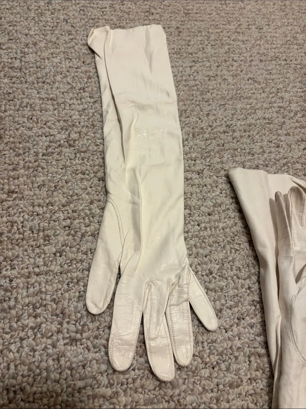 Elegant White Pearl-Button Lavabile Long Gloves m/l
